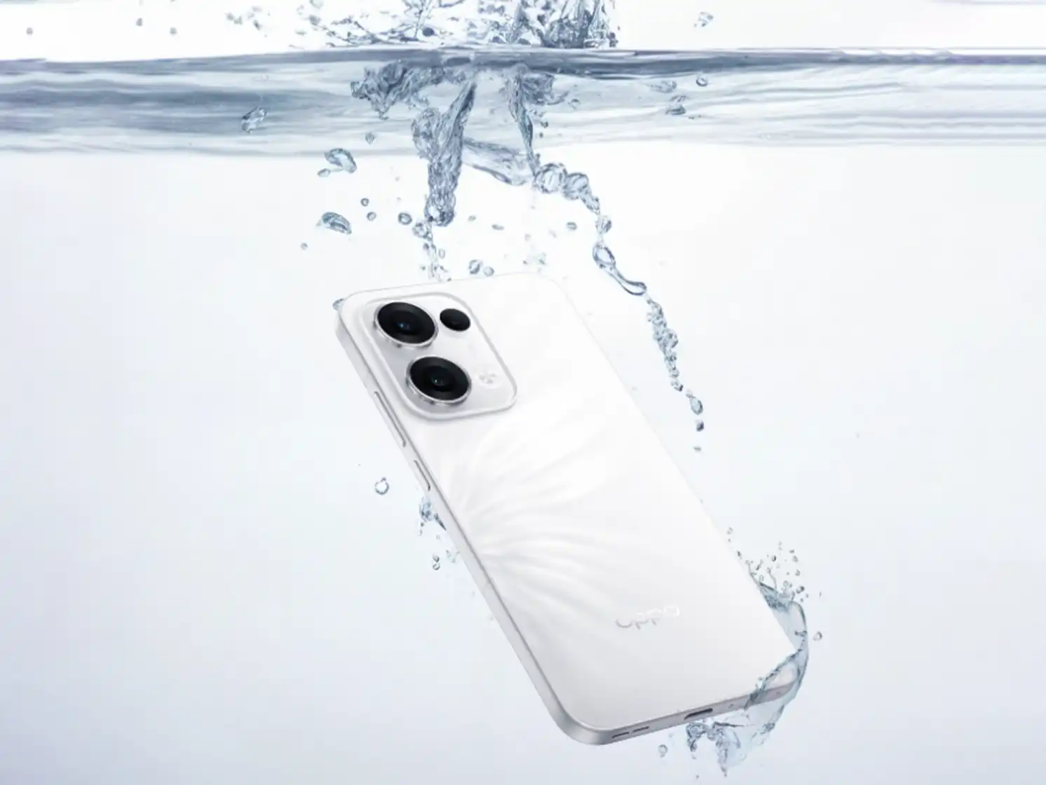 Reno 13: Water-Resistant Phone with Underwater Photography