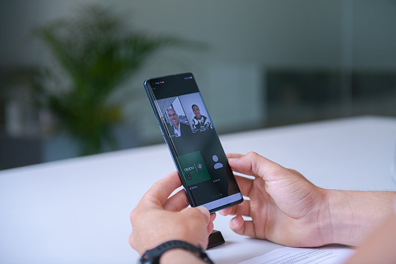 OPPO hosts global 5G video call at Roland-Garros