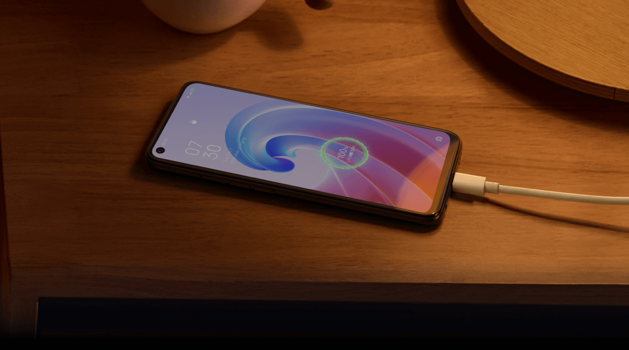 <h3>33W SUPERVOOC<sub>TM</sub></h3> </br>Bigger, faster and in control.