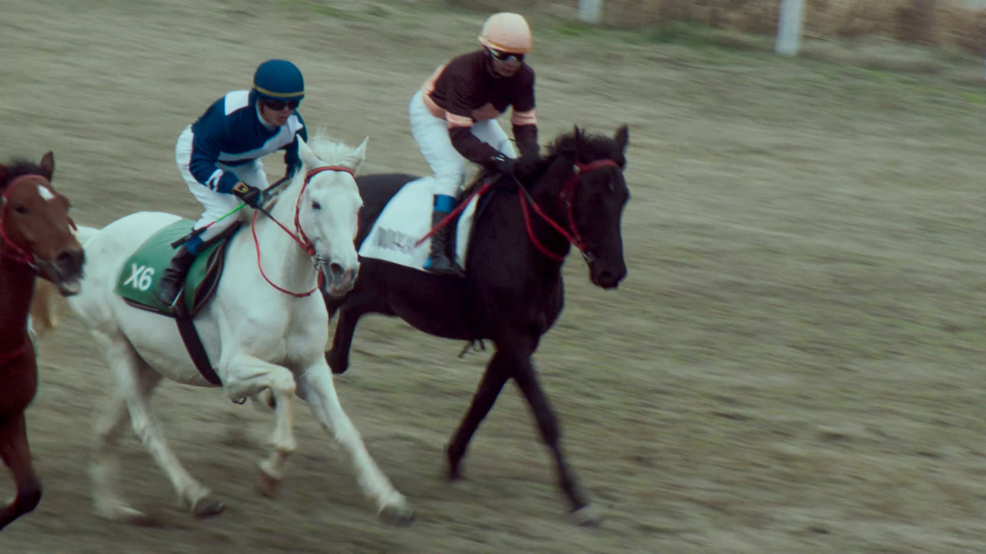 第一次，标准版影像超越行业 Pro。