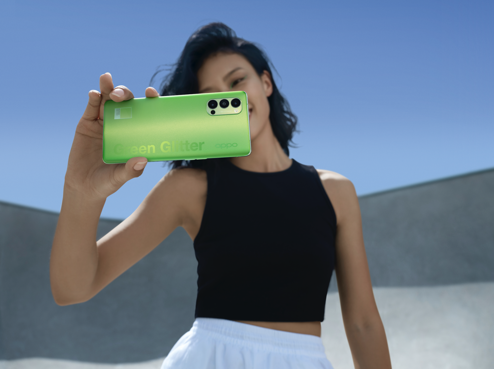 OPPO révèle son édition limitée Pantone : OPPO Reno4 Pro Green Glitter disponible dès aujourd’hui chez Fnac et
    Darty.