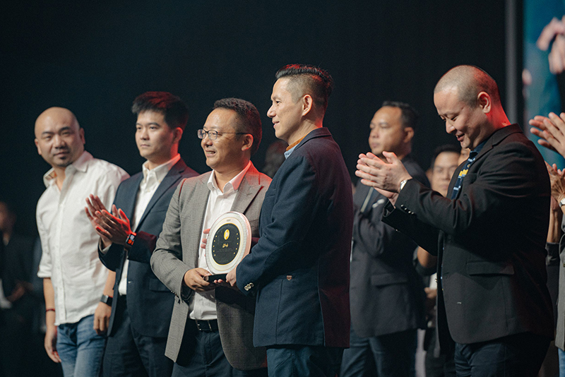 OPPO Apresiasi Karyawan Masa Kerja 10 Tahun