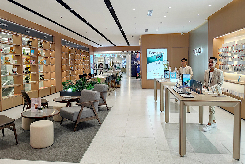 OPPO Experience Store Hadir di Palembang Indah Mall Semarak