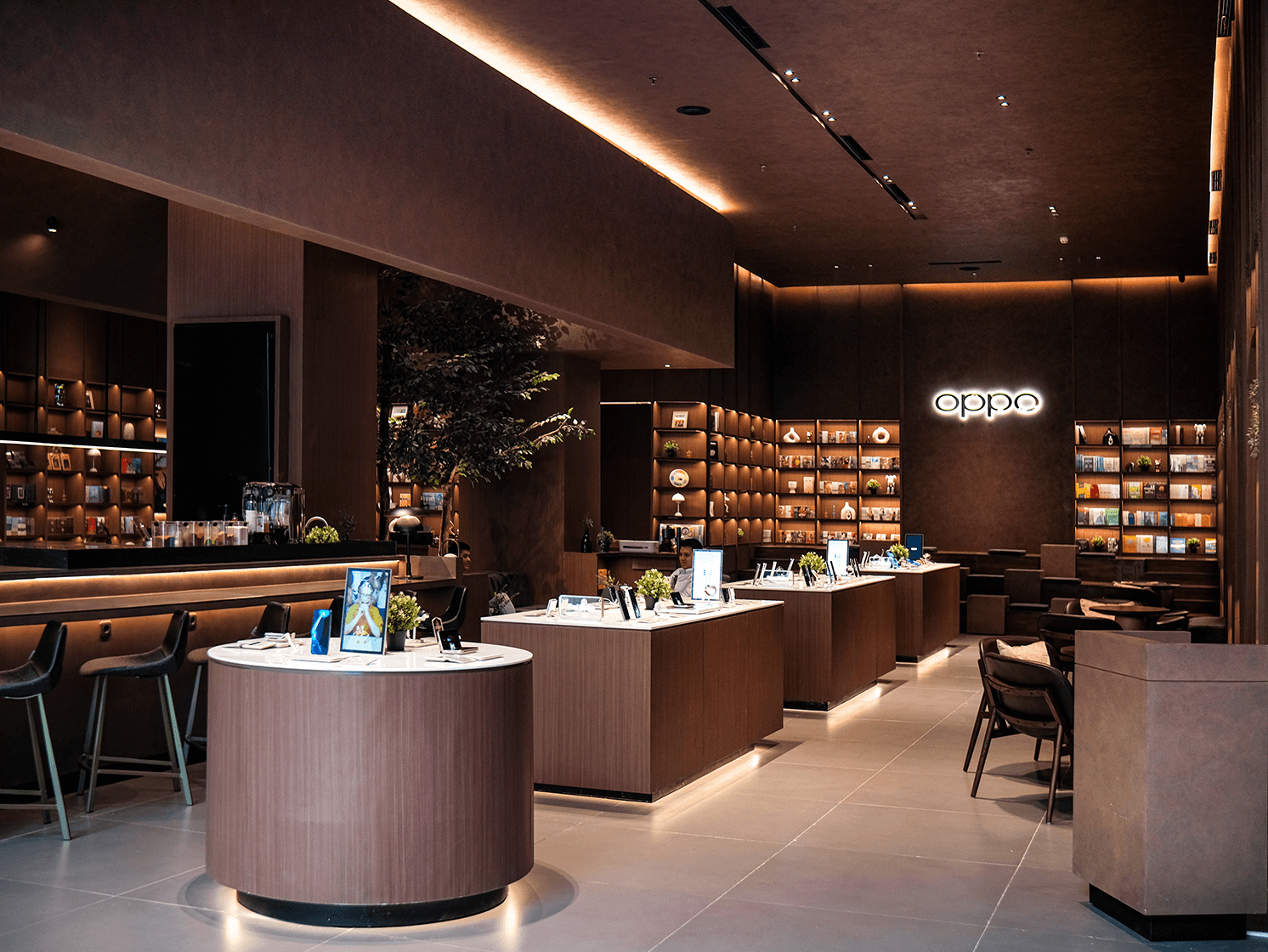 OPPO Experience Store Pacific Place Resmi Dibuka
