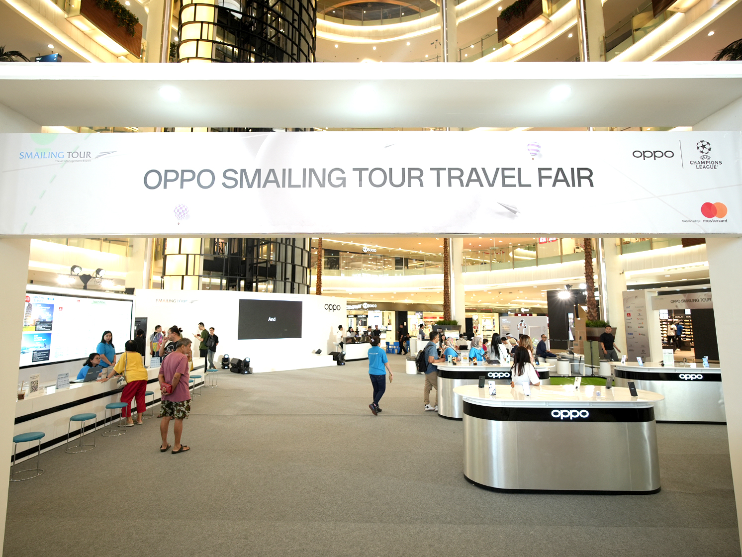 Pameran OPPO Smailing Tour Travel Fair