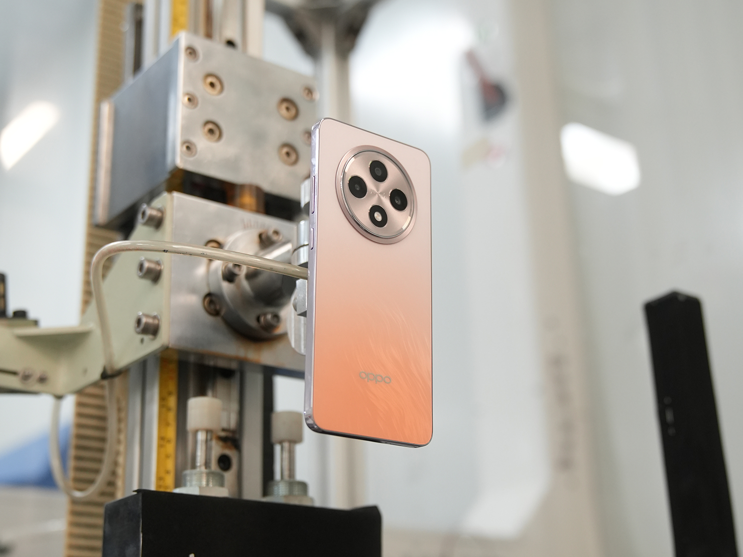 OPPO Ungkap Ketahanan Flagship di Balik Desain Reno12 F Series