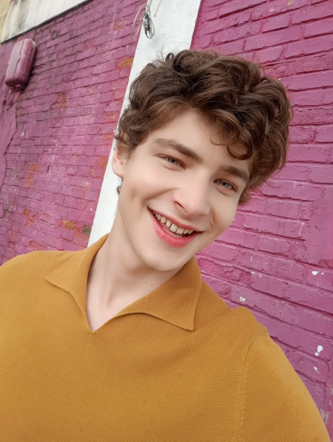 كاميرا سيلفي ١٦ ميجابيكسل