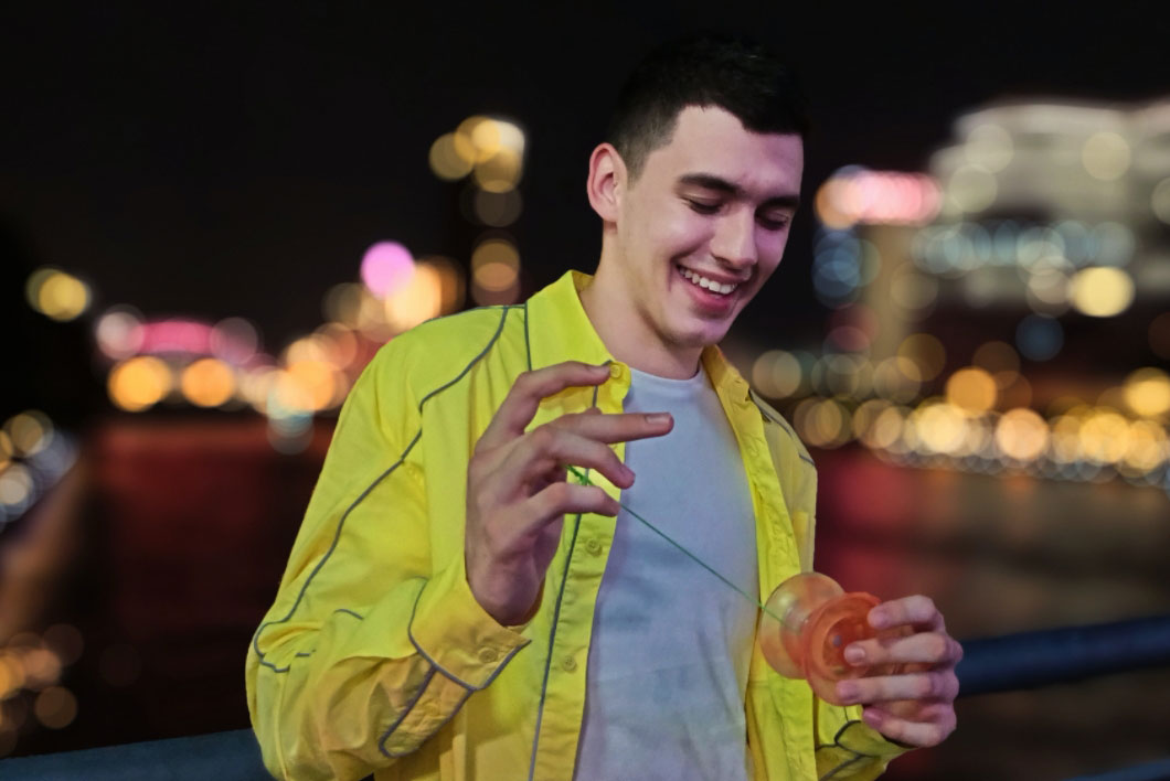 OPPO F17 Pro AI Night Flare Portrait