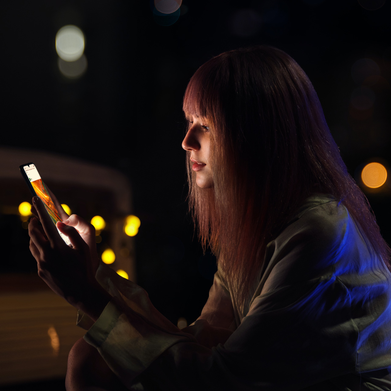 OPPO F17 Moonlight Screen protect your eyes in the dark