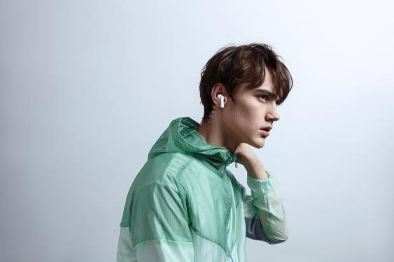 OPPO представляет TWS-наушники Enco W51 с трехуровневой системой шумоподавления: включи мир музыки