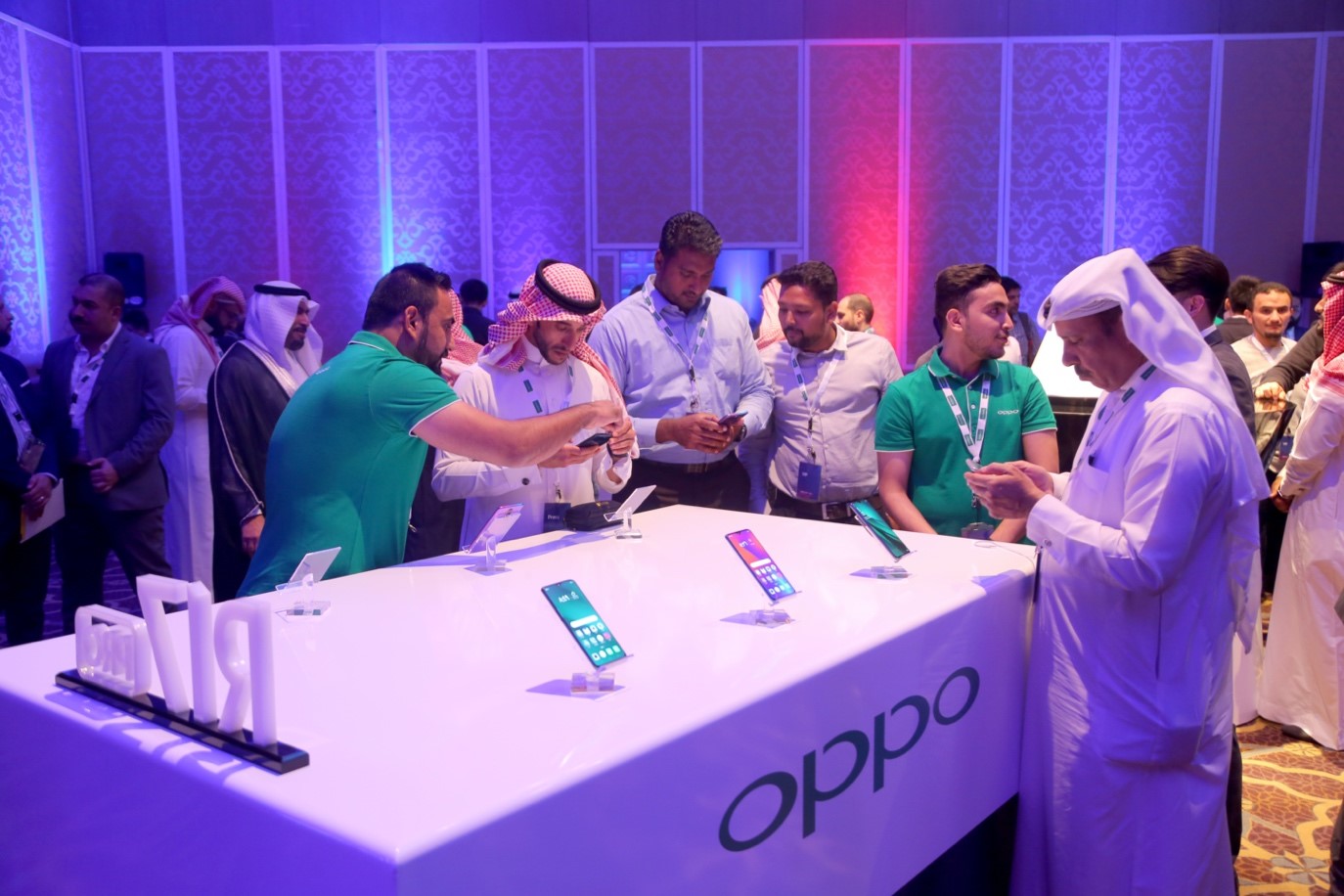 OPPO تطلق سلسلة الهواتف المتحركة الجديدة R17 في المملكة العربية السعودية