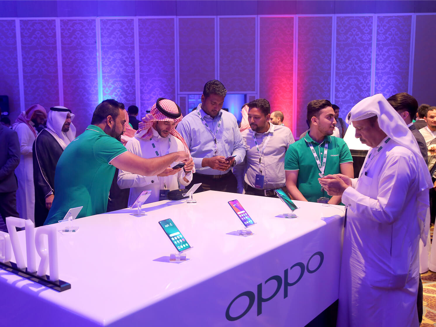 OPPO تطلق سلسلة الهواتف المتحركة الجديدة R17 في المملكة العربية السعودية