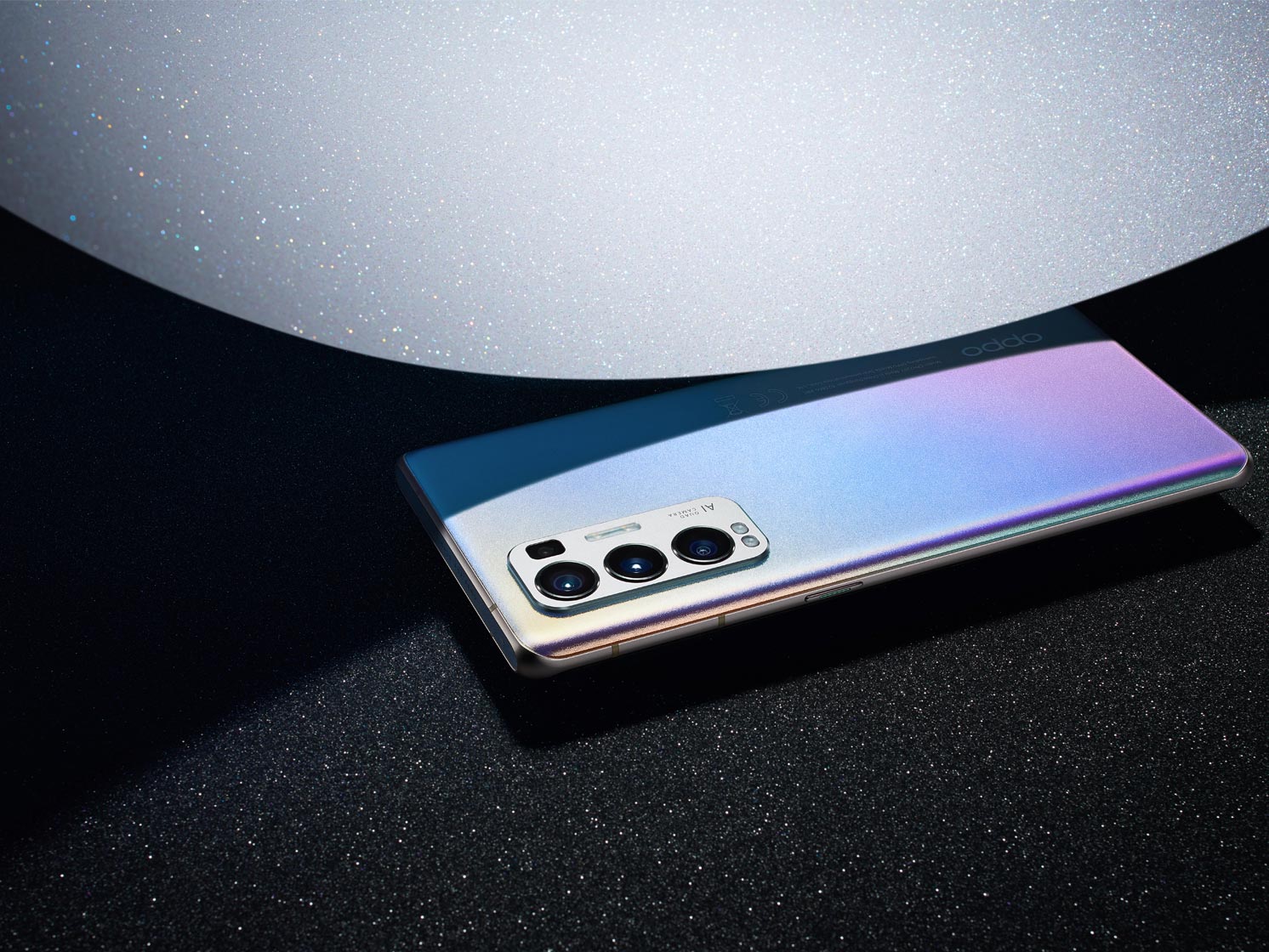 رينو 5 برو 5 جي متوفر  في الاسواق