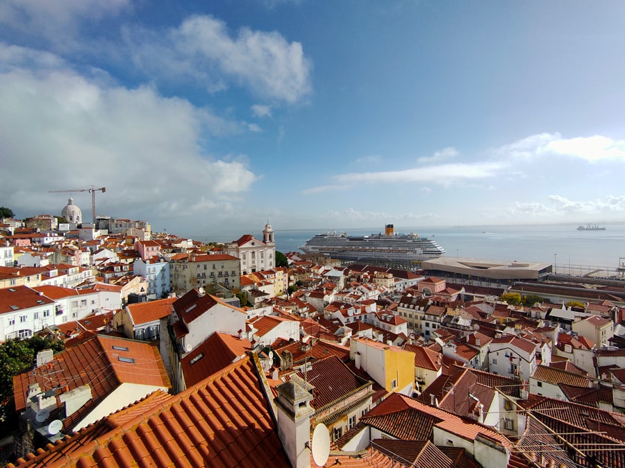 圖說：OPPO Reno3 Pro擁有4800萬超高畫質主鏡頭、1300萬潛望式長焦鏡頭、800萬超廣角鏡頭、200萬黑白底片風格鏡頭，幫助使用者輕鬆以鏡頭捕捉眼前所有精彩視界。