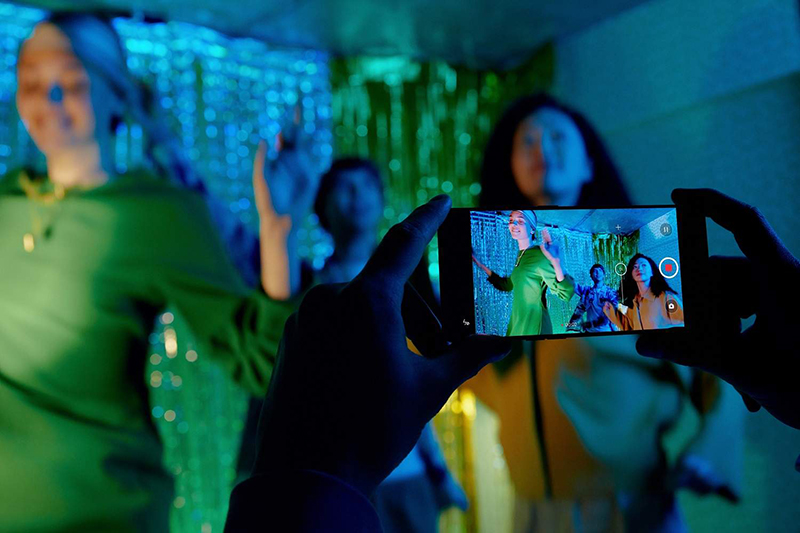 OPPO Reno6 系列正式登台 首搭載光斑人像打造專業級人像錄影