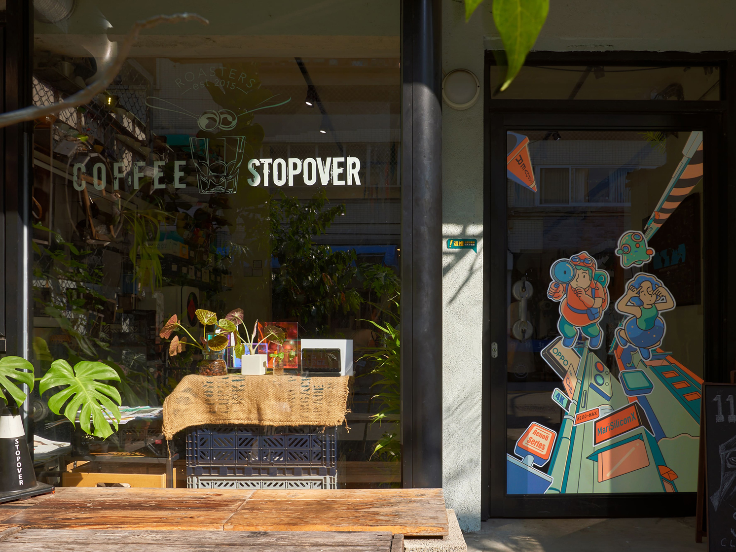 台中限定!OPPO攜手人氣咖啡名店Coffee Stopover推出「Reno8 系列夜玩快閃計畫」