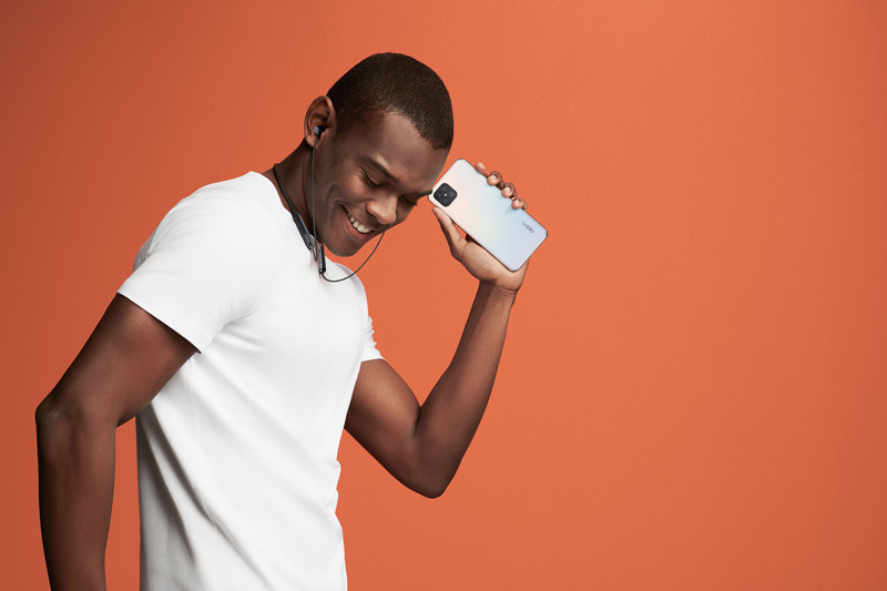 圖說:OPPO Reno4 採用MediaTek Dimensity 800一體化雙模5G晶片,為消費者帶來親民且便利的5G體驗。