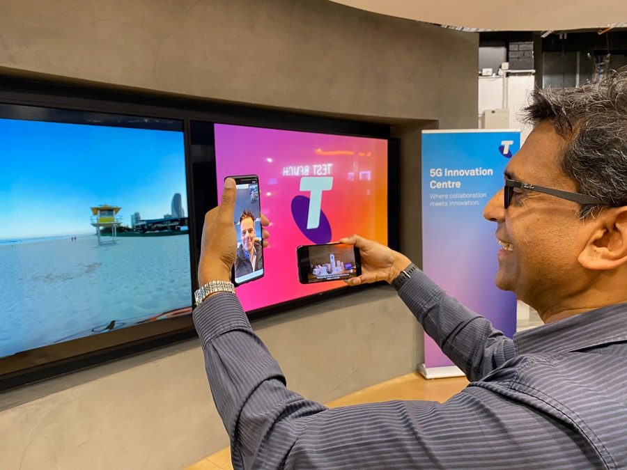 圖說:OPPO 攜手全球合作夥伴共同實現全球首次DSS影像通話,運用OPPO 5G手機、愛立信3GPP FDD頻譜與瑞士電信及澳大利亞電信的5G網路,成功由瑞士伯恩連線澳大利亞黃金海岸。