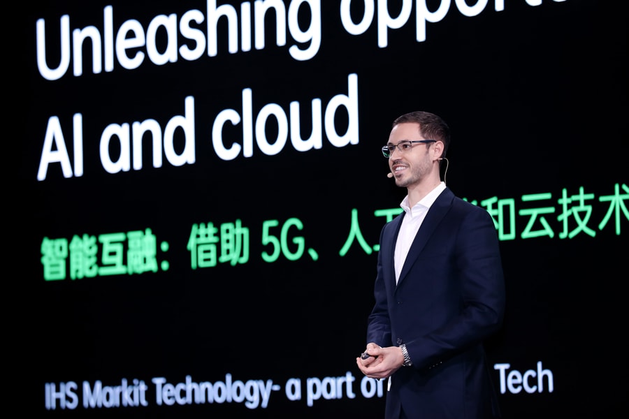 圖說:知名市調機構IHS Markit執行總監Tom Morrod於「OPPO INNO DAY未來科技大會」針對5G萬物互融分享思考與見解