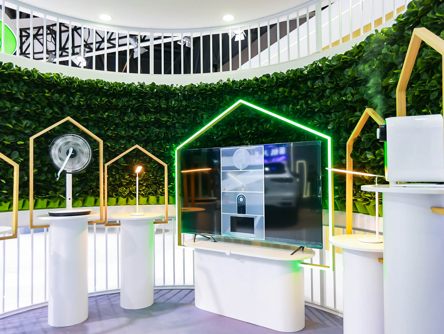 OPPO亮相重慶智博會,首次展出MagVOOC磁吸閃充、車機互聯等概念產品