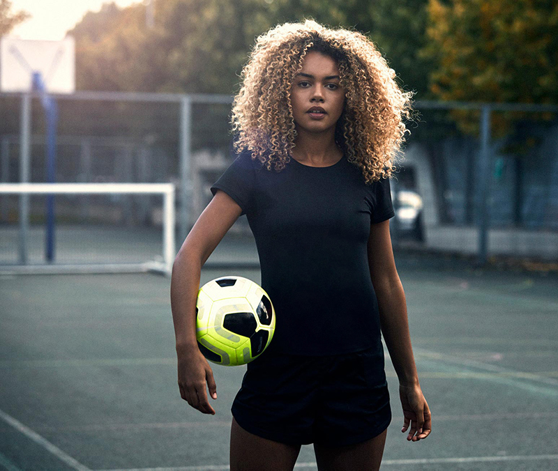 Pop-up to celebrate UEFA sponsorship and debut of new smartphone