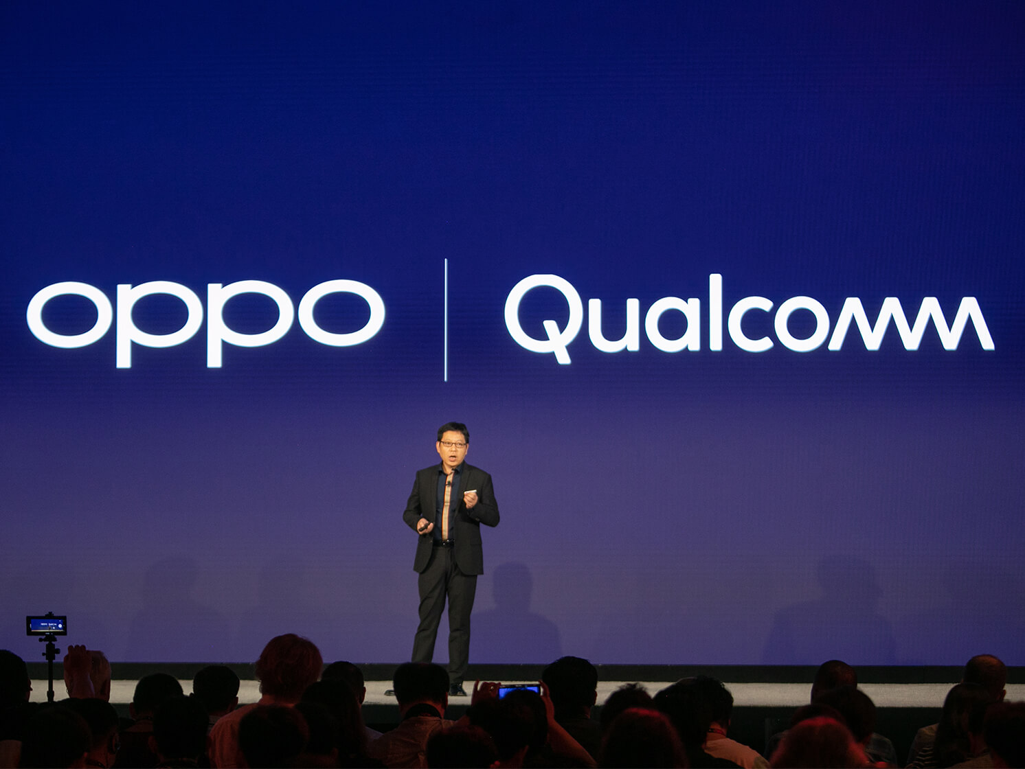 OPPO ra mắt flagship 5G sử dụng Qualcomm Snapdragon 888 5G