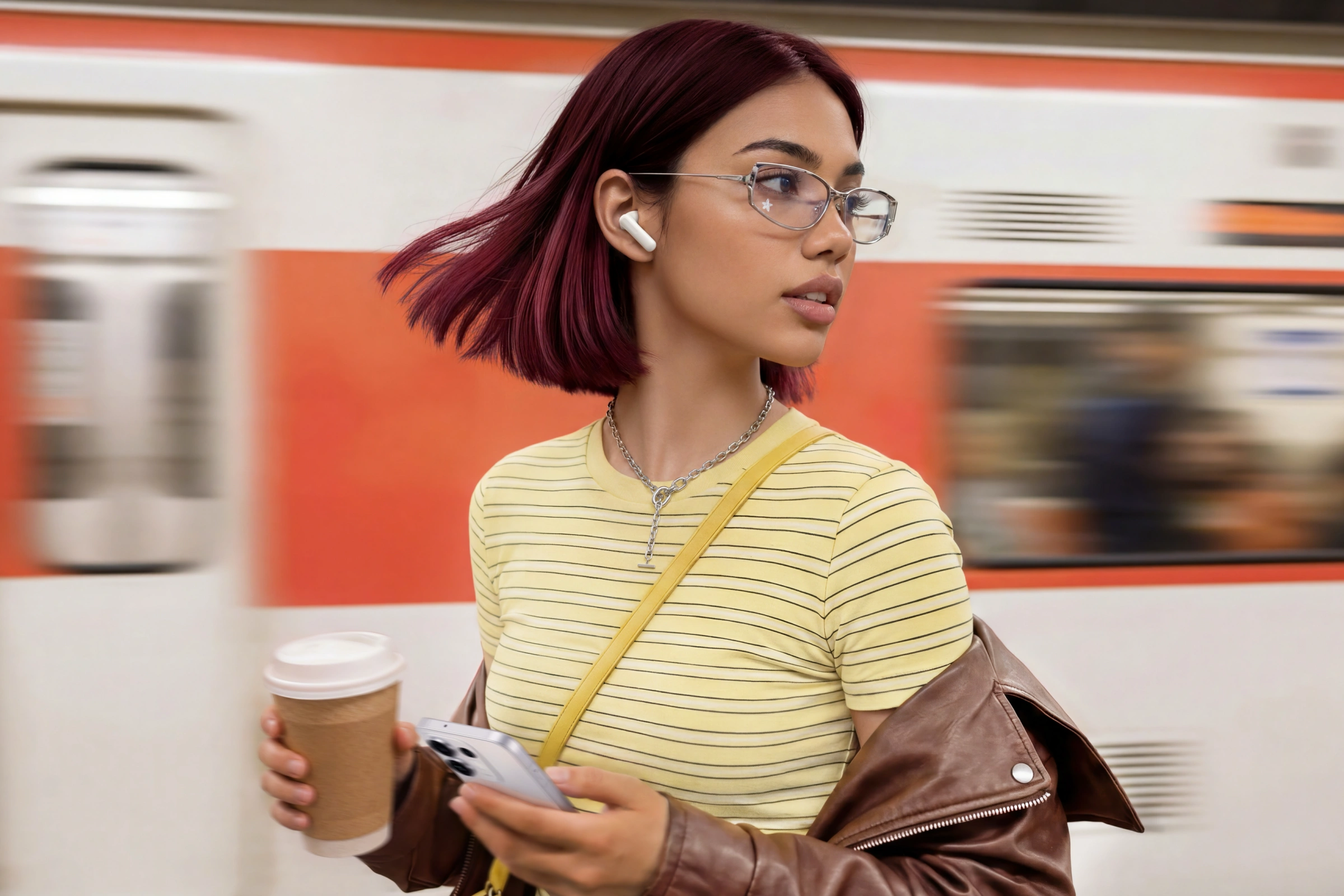 Enco Air5s delivers optimized noise reduction for a more comfortable listening experience across different environments.