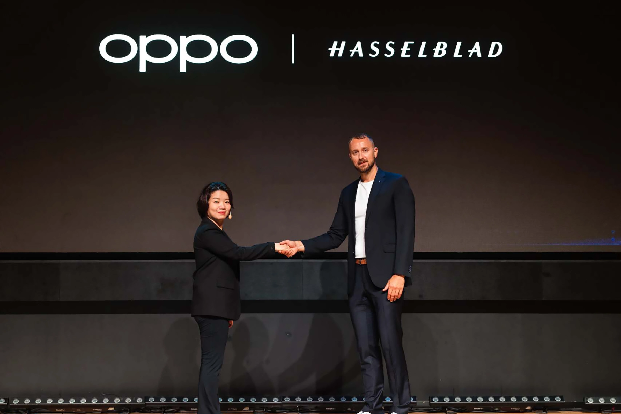 オリヴェラ・リュウ（OPPO 海外担当CMO）、ブロニウス・ルドニッカス（ハッセルブラッド グローバルマーケティングマネージャー）