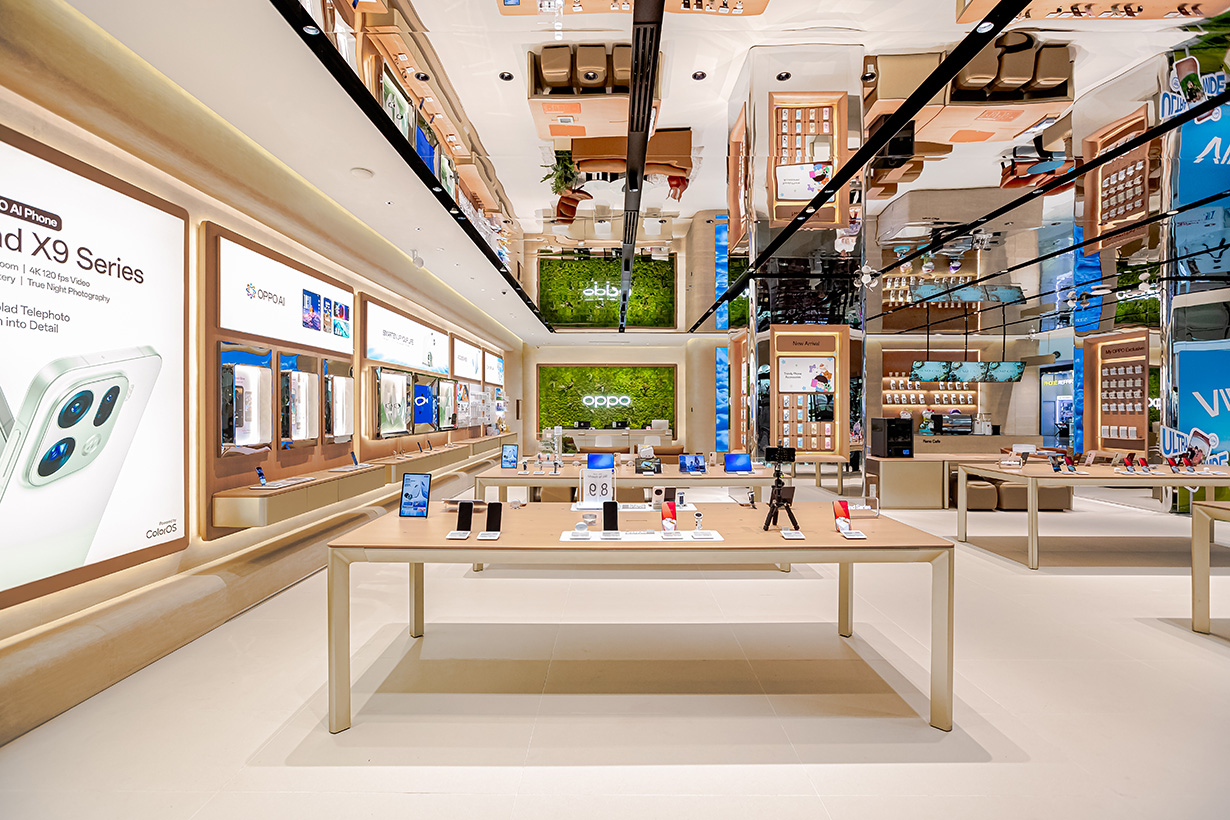 OPPO Brand Store Mid Valley Inside 03