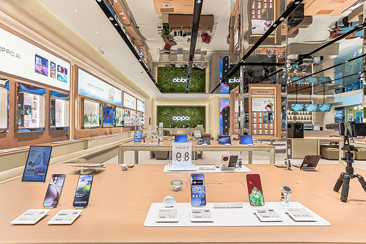 OPPO Brand Store Mid Valley Inside 04