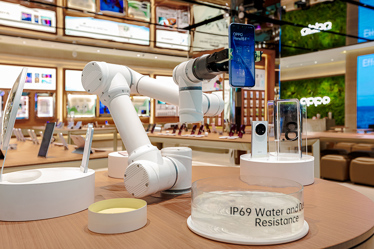 OPPO Brand Store The Garden Inside 15