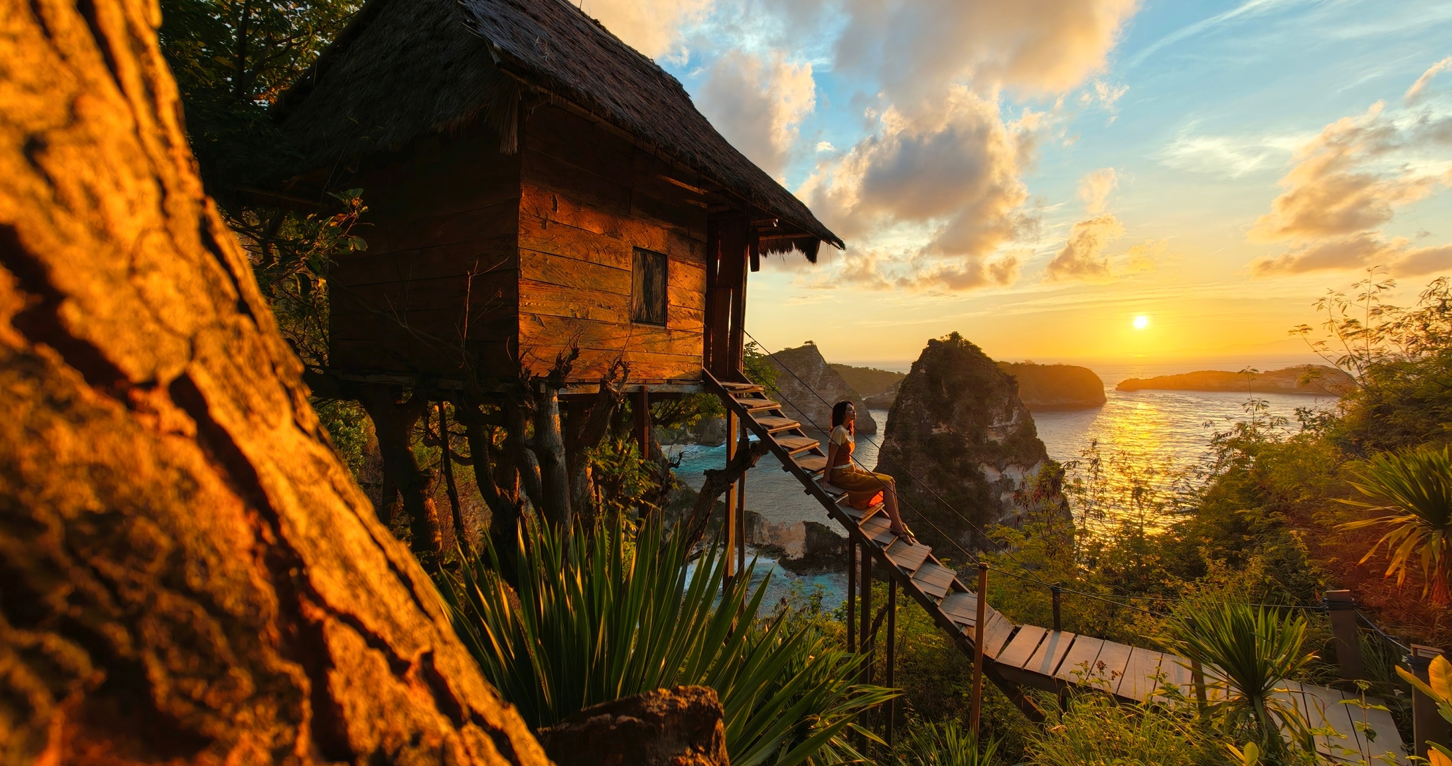 A clear coastal sunset landscape, demonstrating cleaner night scenes photography of the Find X10 Pro Max