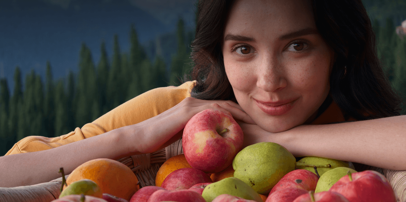 Vibrant portrait with fresh fruits, showing the effect of LUMO True Color Engine on OPPO Find X10 Pro Max