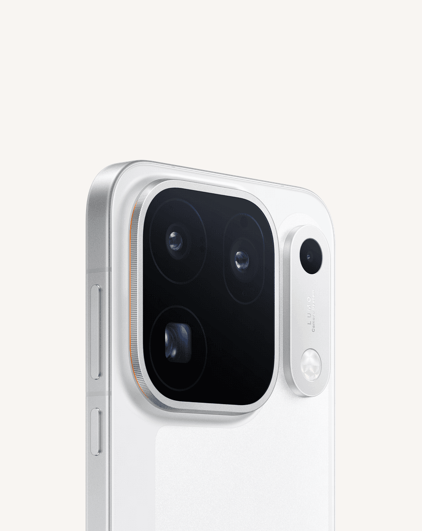 Close-up of the rear camera system and flash module of OPPO Find X10 Pro Max (Luna White)