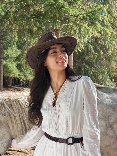 Sharp detail on woman's smile and fresh fruit textures, captured by Hasselblad 200MP Ultra-Sensing Telephoto Camera