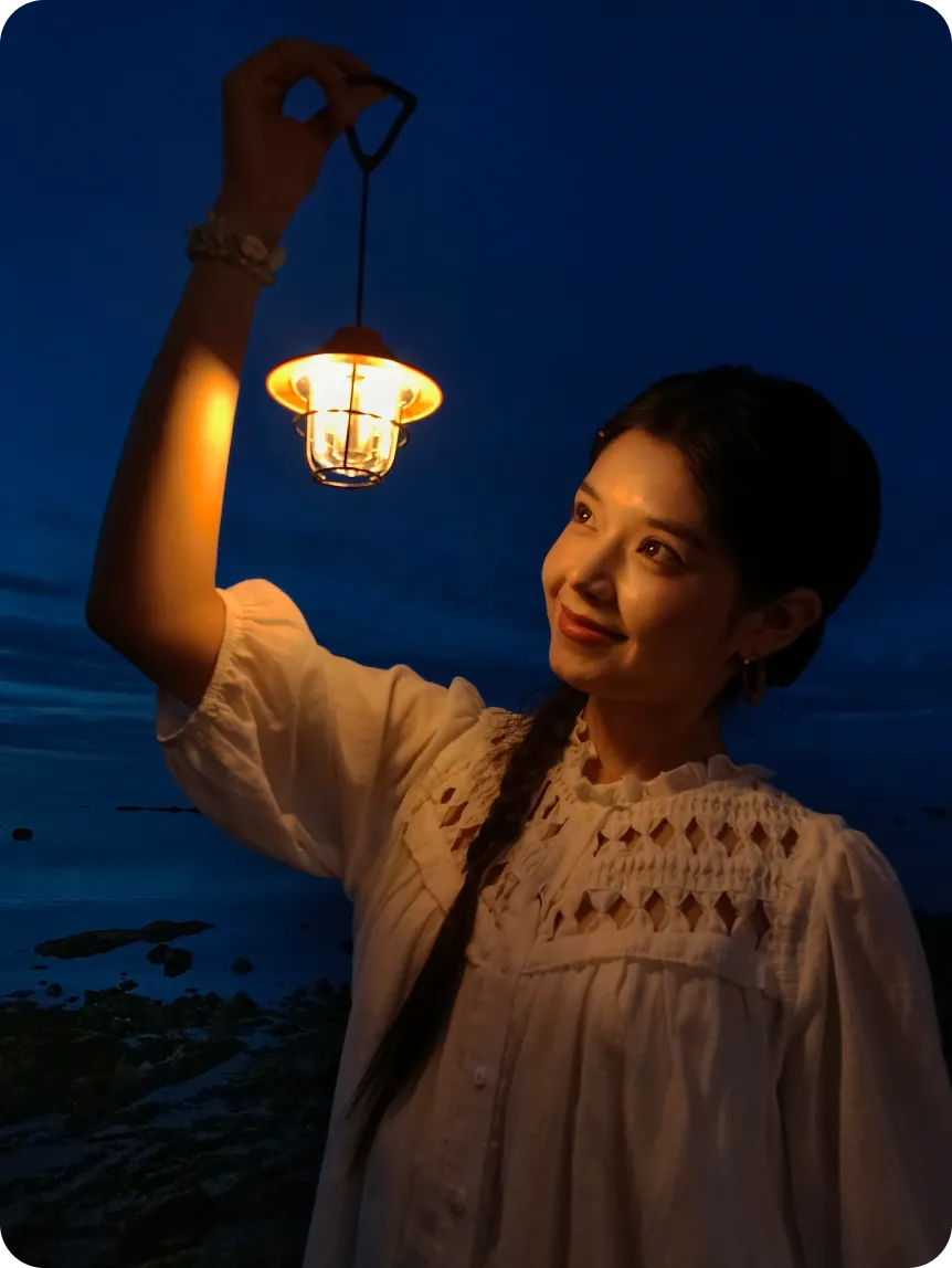 Official OPPO A7 Pro 5G night portrait feature showcase with a lantern