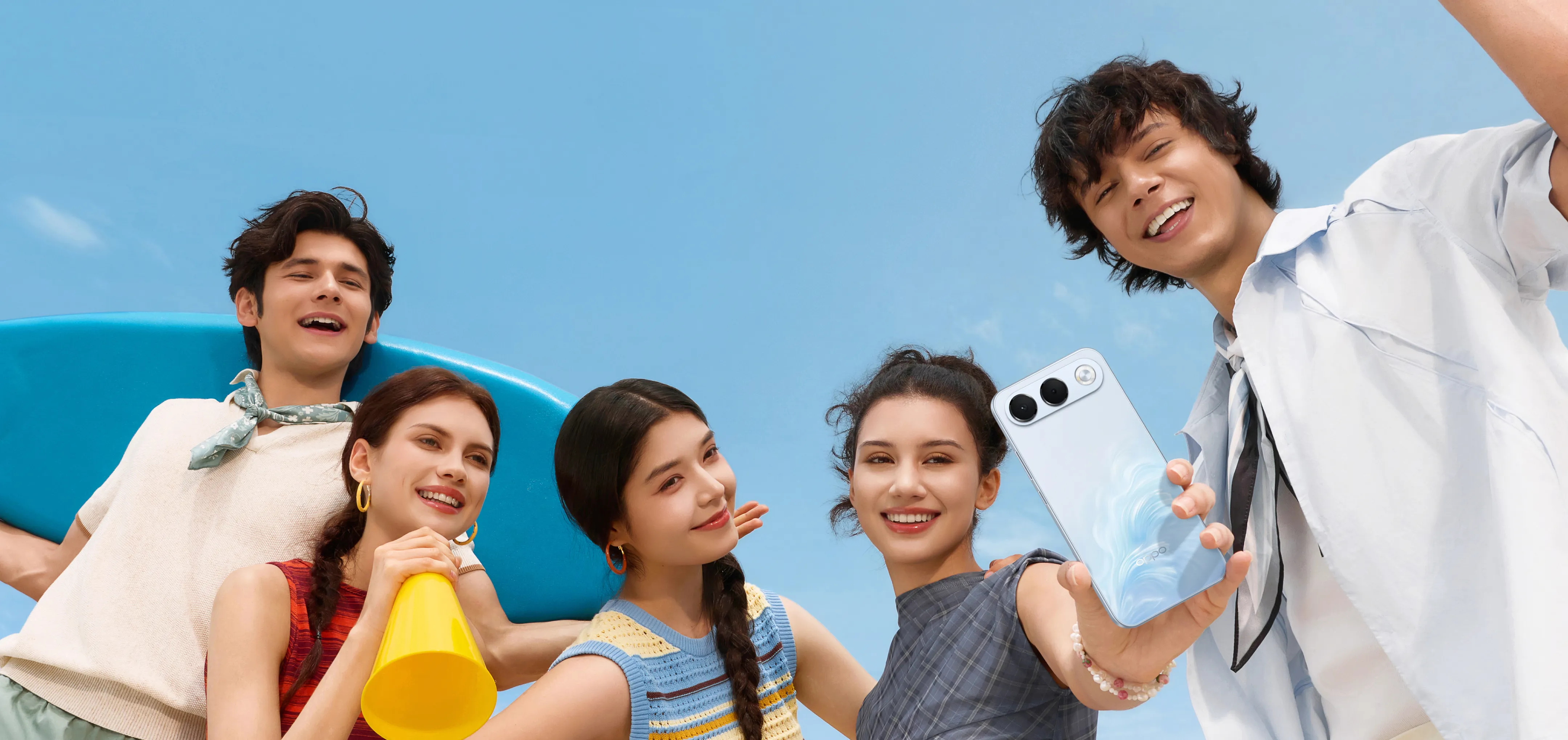 Friends taking a photo together with an OPPO phone, official lifestyle visual